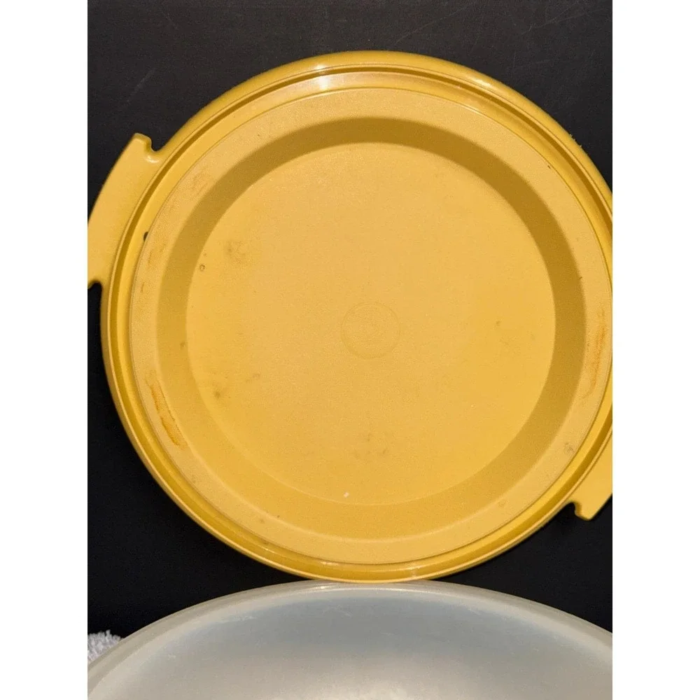 Vintage Tupperware Harvest Gold‎ Round Cake Taker Pie Carrier USA NO HANDLE